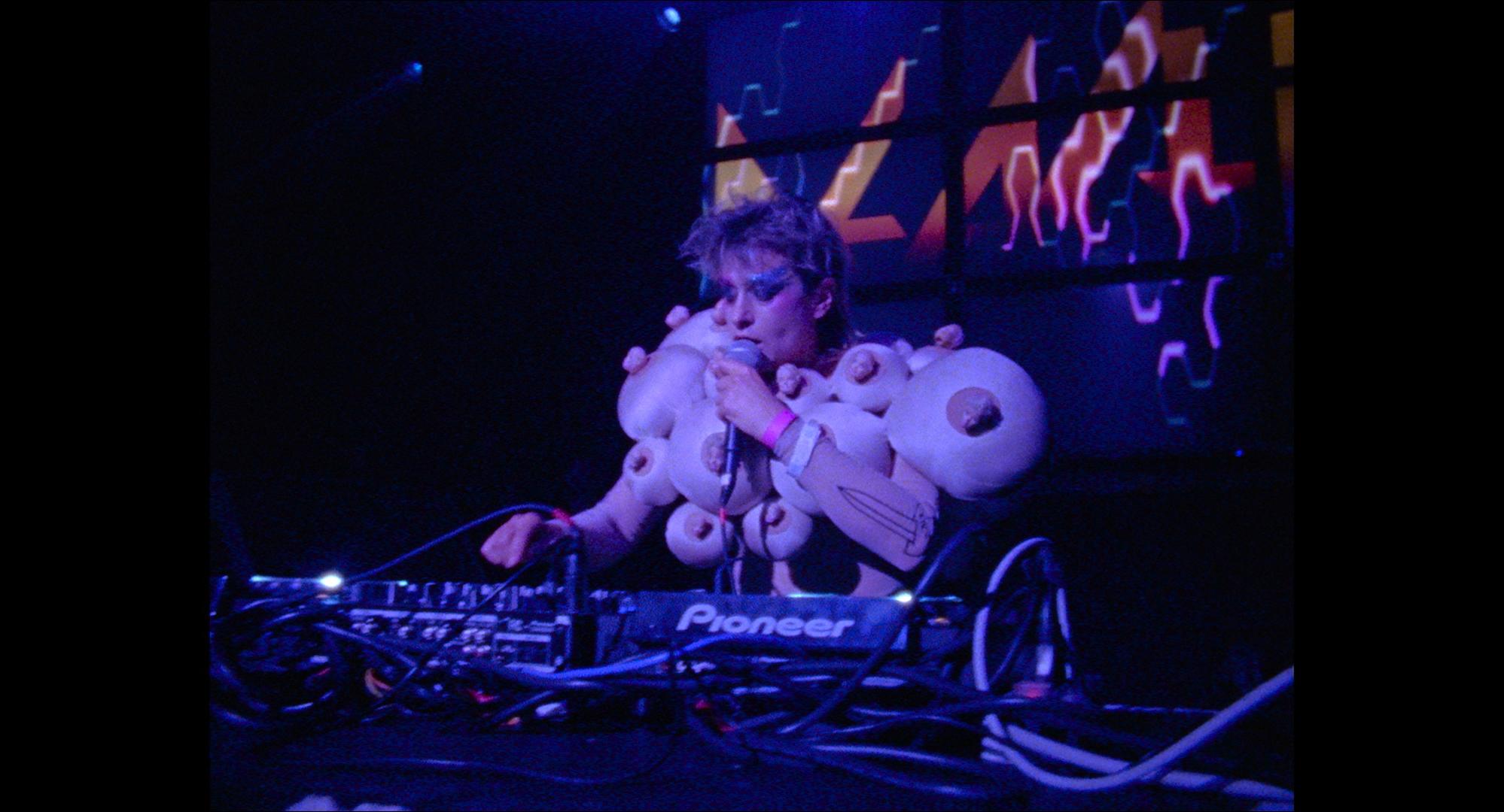 Peaches goes bananas